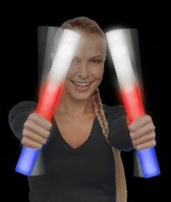Fun Central 6 Pack LED Foam Stick Baton | Fournitures Du Réveillon Du Nouvel An Assemblées Du Noël Concerts Raves Concerts EDM Parades House Parties ( Rouge, Blanc, Bleu )