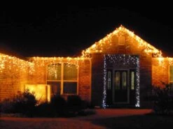 KNONEW Lumières De Noël Décorations Extérieures 400 LED 33ft 8 Modes Rideau Fée Chaîne Lumière Avec 75 Gouttes, Fil Clair LED Chaîne Lumière Intérieur Décor Pour Noces Décorations De Noël Blanc Chaud -Oui || N/A || pearhead 61g6Mb5FBnL. AC SL1335