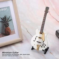 Réplique De Guitare électrique Miniature, Ornement De Modèle D'instrument Blanc 5,5 Pouces Avec Support Et étui Cadeau Noir, Cadeau De Noël Ou D'anniversaire Parfait -Oui || N/A || pearhead 716d1snPTTL. AC SL1500 1