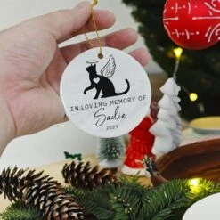 Ornements De Noël Mémorial Chat Personnalisés, Ornement Perte De Chat Jocidea, Cadeaux Mémoriaux Animaux Pour Chats, Cadeaux Sympathie Perte De Chat, Cadeaux Deuil Chat, Cadeau Souvenir Animal Chat - Cadeaux Perte Animaux -Oui || N/A || pearhead 718QowpvqkL. AC SL1500