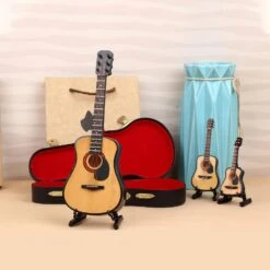 Ornement Guitare, Élégant Lifelike Burrs À La Mode Chaîne Libre Lanière Design Décoratif Miniature Guitare Modèle Pour Salon Pour Arbre De Noël -Oui || N/A || pearhead 71A1ZMBkhBL. AC SL1500 1