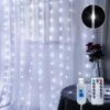 Lumières De Chaîne De Rideau Hopolon Avec Télécommande, 300LED 8 Modes 9,8ftx9,8ft 4,5V Lampes De Rideau Alimentées Par USB Pour Mariage à Domicile Famille De Fête De Noël Chambre De Jardin Salle De Chambre Décor Mural Extérieur Extérieur (blanc Froid) 1 Lumières De Chaîne De Rideau Hopolon Avec Télécommande, 300LED 8 Modes 9,8ftx9,8ft 4,5V Lampes De Rideau Alimentées Par USB Pour Mariage à Domicile Famille De Fête De Noël Chambre De Jardin Salle De Chambre Décor Mural Extérieur Extérieur (blanc Froid) -Oui || N/A || pearhead 71NUZ2Sp3qL. AC SL1500
