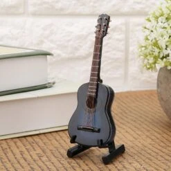 BORDSTRACT Mini Guitare Modèle Kit, Instrument De Musique Guitare Ensemble, Modèle Affichage Guitare Kit, Avec Guitar Stand Et Delicate Case, Modèle Mini Ornements Artisanat, Cadeau Pour Noël, Thanksgiving(14CM-Blue)