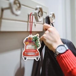 Ornements Suspendus Pour Camions Rouges 6pcs Avec Décorations D'arbres De Noël Parfumées Pour Renifleurs De Glace Doux Noir Pour Femmes Hommes Cadeaux Accessoires De Voiture Merry Christmas Key Chain 6 Pack 11 Ornements Suspendus Pour Camions Rouges 6pcs Avec Décorations D'arbres De Noël Parfumées Pour Renifleurs De Glace Doux Noir Pour Femmes Hommes Cadeaux Accessoires De Voiture Merry Christmas Key Chain 6 Pack -Oui || N/A || pearhead 71Tz1EplaL. AC SL1500