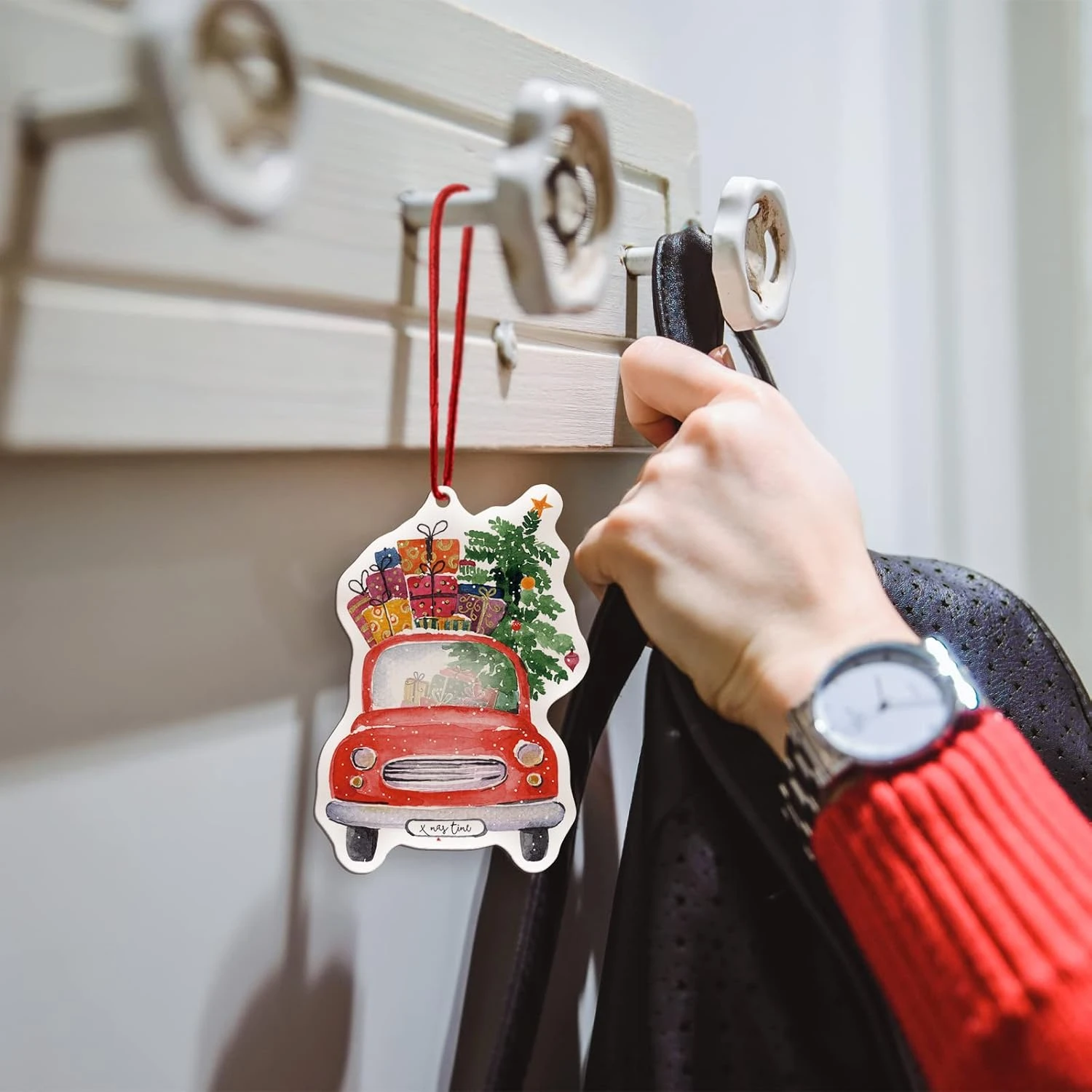 Ornements Suspendus Pour Camions Rouges 6pcs Avec Décorations D'arbres De Noël Parfumées Pour Renifleurs De Glace Doux Noir Pour Femmes Hommes Cadeaux Accessoires De Voiture Merry Christmas Key Chain 6 Pack 6 Ornements Suspendus Pour Camions Rouges 6pcs Avec Décorations D'arbres De Noël Parfumées Pour Renifleurs De Glace Doux Noir Pour Femmes Hommes Cadeaux Accessoires De Voiture Merry Christmas Key Chain 6 Pack - Image 4