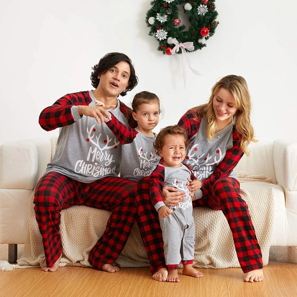 Le Pyjama Familial Assorti à L'IFFEI Met En Place Des Pyjamas De Noël Avec Des Tons à Manches Longues Imprimés Et Des Vêtements De Salon 3 Le Pyjama Familial Assorti à L'IFFEI Met En Place Des Pyjamas De Noël Avec Des Tons à Manches Longues Imprimés Et Des Vêtements De Salon - Image 2