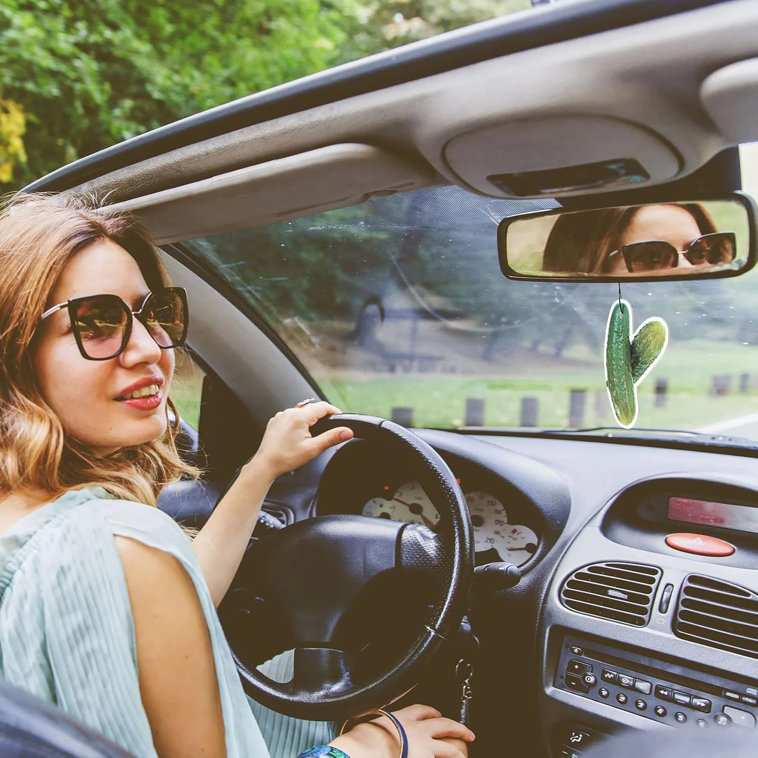 6 Pcs Drôle Pickle Voiture Air Freshener Suspendue Aneth Voiture Diffuseur Ornements Pickle Air Freshener Suspendue Aneth Pickle Air Fresheners Voiture Accessoires Cadeau Idéal Pour La Fête Des Pères, Anniversaire, Noël 9 6 Pcs Drôle Pickle Voiture Air Freshener Suspendue Aneth Voiture Diffuseur Ornements Pickle Air Freshener Suspendue Aneth Pickle Air Fresheners Voiture Accessoires Cadeau Idéal Pour La Fête Des Pères, Anniversaire, Noël - Image 7