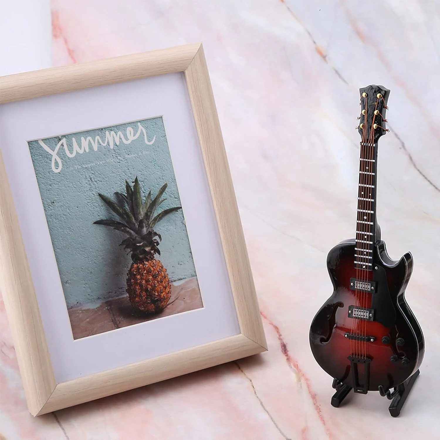 Instrument De Musique Raguso, Modèle Musical Mini Guitare Lifelike à La Main Modèle Beau Pour Noël ( 14cm Modèle ) 4 Instrument De Musique Raguso, Modèle Musical Mini Guitare Lifelike à La Main Modèle Beau Pour Noël ( 14cm Modèle ) - Image 2