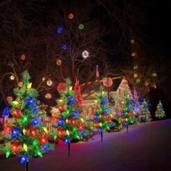 Ensemble Amélioré De Lumières D'arbre De Noël Solaire 4pcs Décorations Extérieures, Avec 80 LED Solar Christmas C6 String Lights For Outside Yard, Patio, Garden, Grave, Cemetery Xmas Ornaments (Multicolore) -Oui || N/A || pearhead 81vC9ejTbnL. AC SL1500