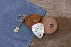 Ptzizi I Impossible De Choisir Un Meilleur Fils, Bijoux De Poussins De Guitare En Acier Inoxydable Pour Guitariste Musicien Garçons Fils Graduation Anniversaire Cadeaux De Noël -Oui || N/A || pearhead 910IVmZkQNL. AC SL1500