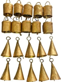 DIYANA IMPEX Cloches D'étain Indien Vintage Chime Rustique Jingle De Vache Cloches D'arbre De Noël Artisanat De Décoration Lot 20 Pc ( Or )